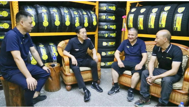 国橡中心主任袁仲雪赴云南市场 调研轮胎行业现状
