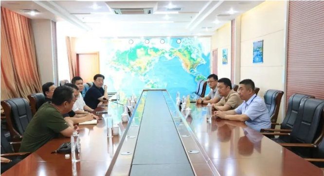 由“一带一路”国际合作发展工作委员会组织的考察团莅临山东省东营市，对万达宝通轮胎进行了深入的调研和考察。