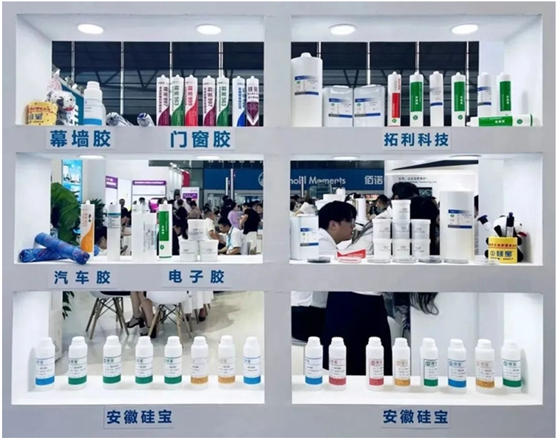 硅宝科技集团，作为中国胶粘剂和胶粘带工业协会的副理事长单位，硅宝科技集团副总经理吴静带领集团汽车胶事业部、电子胶事业部、光伏胶事业部、上海公司、集团市场部及旗下子公司安徽硅宝、拓利科技、硅特自动化等精英团队隆重亮相，展示了公司在不同领域的系统解决方案。