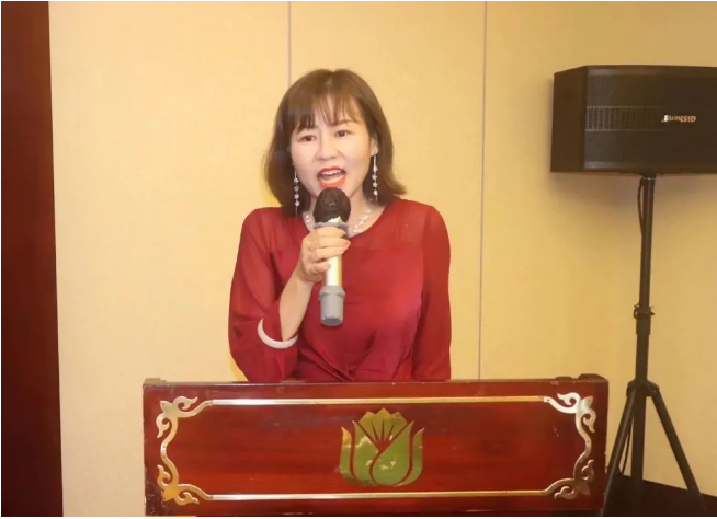 在仪式上，研究院执行院长王敬向与会嘉宾详细介绍了研究院的发展规划和核心价值。他指出，当前国内涂料市场面临着内卷的“死循环”，要打破这一局面需要涂料上下游产业技术人员的共同努力，需要环境友好型涂装产品的革新机会，以及有信心的破局者的合作。研究院的核心价值包括为用漆企业提供整体涂装解决方案、常态化技术交流会以及产业链融合，共同推动新技术、新产品、新应用等方面的发展，解决环保替代或制约问题。