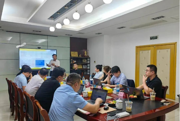 长期以来，住友橡胶与利得体系保持着紧密的合作伙伴关系，已经合作超过20年。这次会议再次强调了双方对邓禄普品牌的深厚情感和坚定信念。在当前行业发展面临困难的时刻，双方高层的决心和合作精神将有助于解决当前的挑战，开创更加光明的未来。