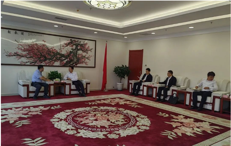 陕西延长石油西北橡胶有限责任公司总经理张航伟率领团队，前往彬州市考察高端能源化工园区项目的建设情况。