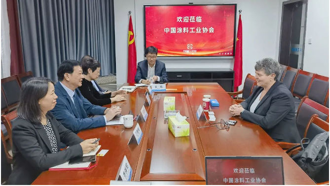 刘普军会长强调，中国涂料工业协会与德国文森公司之间有多年的合作基础，取得了卓有成效的成果。合作出版的《欧洲涂料杂志》(中文版)在行业内反响良好，同时在低VOC涂料配方技术培训和欧洲涂料学院培训方面也取得了示范效应。