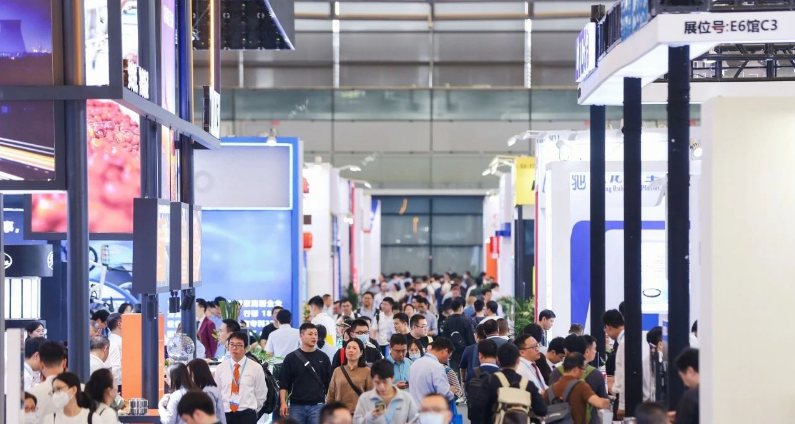 亚洲国际动力传动与控制技术展览会(PTC展会)于10月27日在上海新国际博览中心圆满落幕，本次展会吸引了来自全球的超过1700家企业参展，占据近10万平方米的展览场地，展示了高端装备核心部件和解决方案。