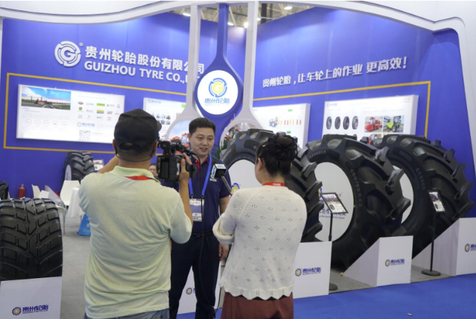 此外，在展会当天，湖北电视台还对贵州轮胎进行了专访，贵州轮胎公司副总经理周秩军介绍了公司的最新发展情况。