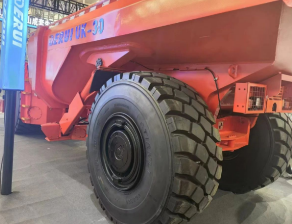 天力轮胎隆重发布国内第一条45/65R45全钢工程子午胎