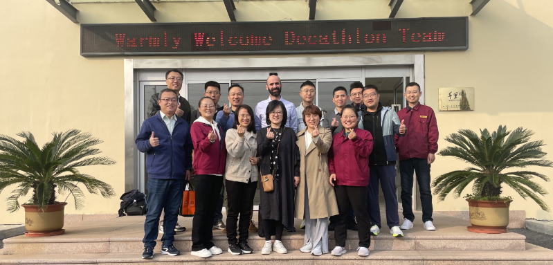 此次迪卡侬团队的访问不仅增强了双方的合作黏性，打通了信息壁垒，更让大家深刻感受到了ONE TEAM ONE DREAM的凝聚力。Antoine先生表示将与千里行紧密合作，进行更多开创性的合作，携手实现双方的高质量发展。