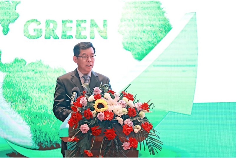 在会上，中国轮胎循环利用协会会长李卫东博士以《绿色低碳目标下我国再生橡胶行业发展机遇与挑战》为题进行了主旨报告。