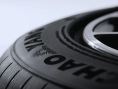 轮胎企业逐“黑”：玲珑朝阳等创新登场!”